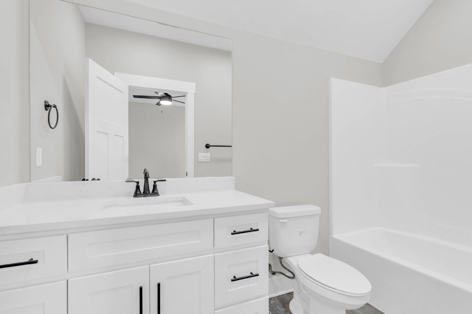 New Build with Location + Plenty Of Space + Incredible Community - 4 Beds, 3.5 Baths, Soaring Ceilings, 2 Car Garage. property image
