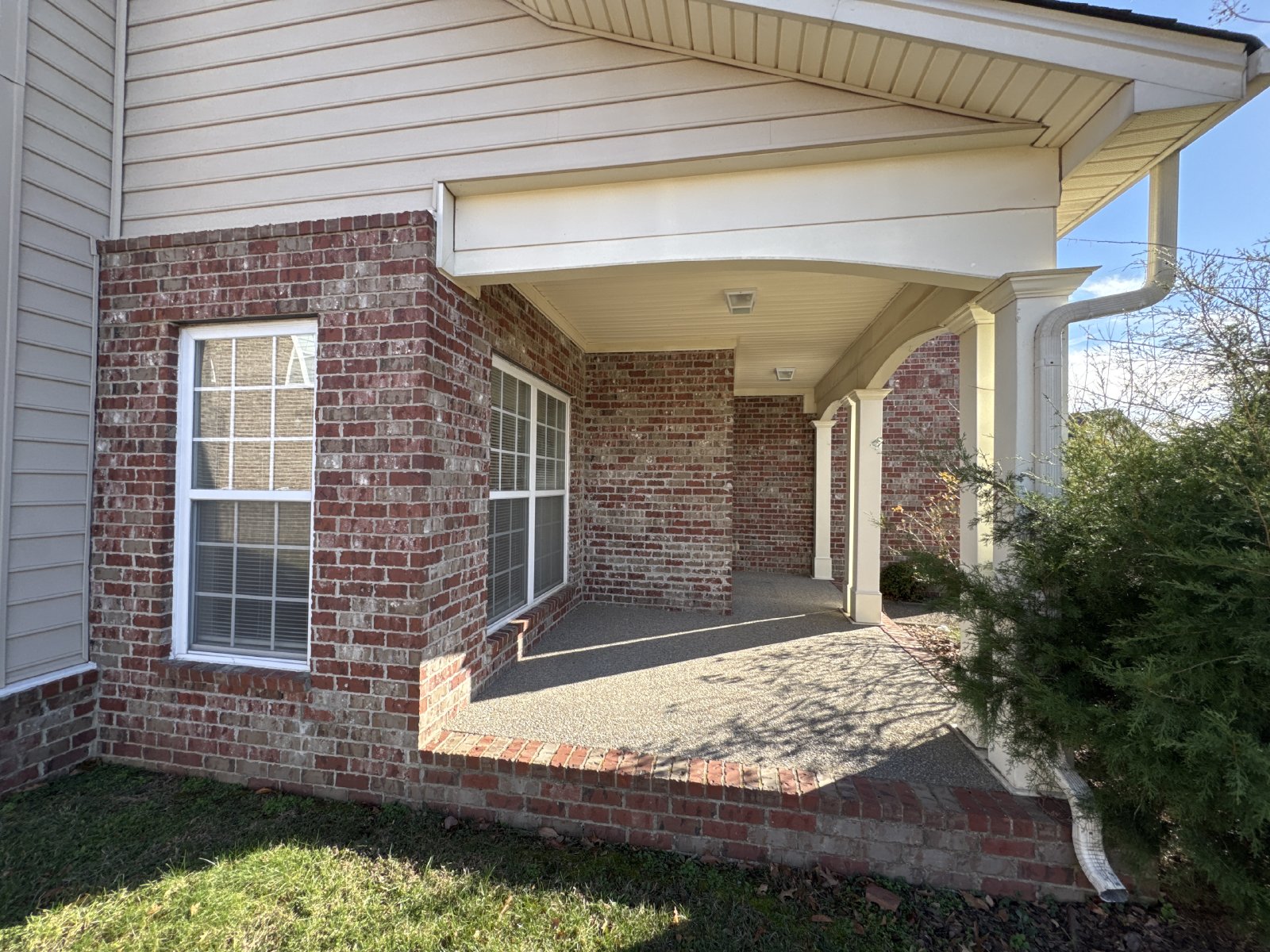 4BR Home in Quiet Bordeaux Cul‑de‑Sac – Easy Access to Downtown property image