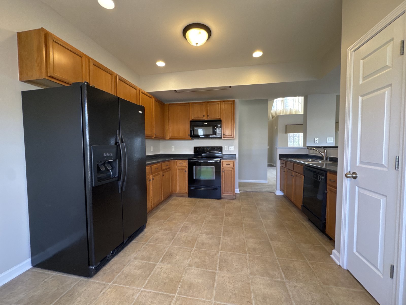 4BR Home in Quiet Bordeaux Cul‑de‑Sac – Easy Access to Downtown property image