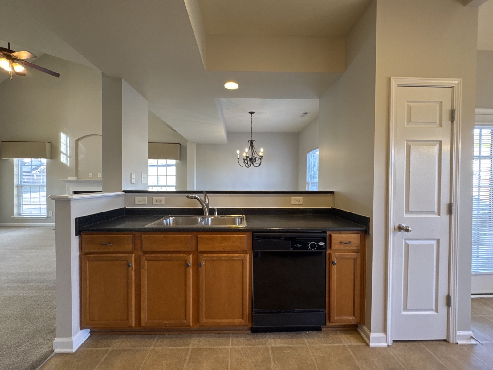 4BR Home in Quiet Bordeaux Cul‑de‑Sac – Easy Access to Downtown property image