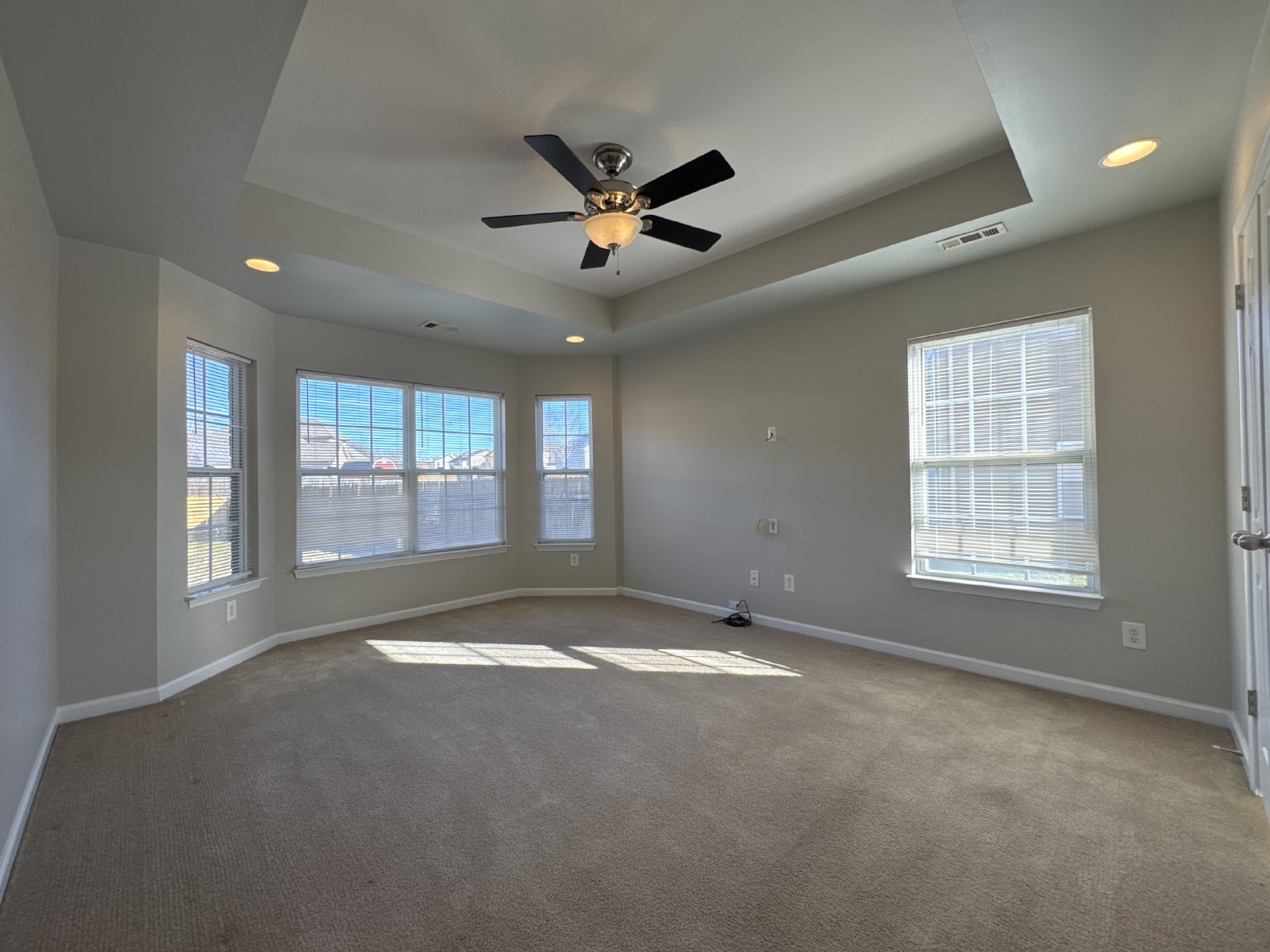 4BR Home in Quiet Bordeaux Cul‑de‑Sac – Easy Access to Downtown property image