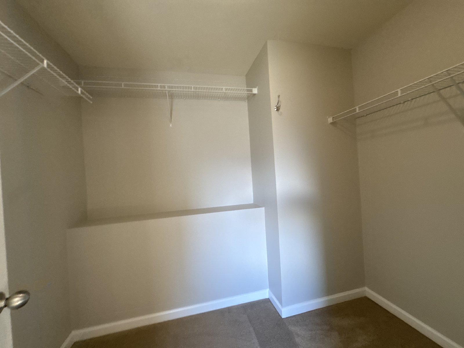 4BR Home in Quiet Bordeaux Cul‑de‑Sac – Easy Access to Downtown property image