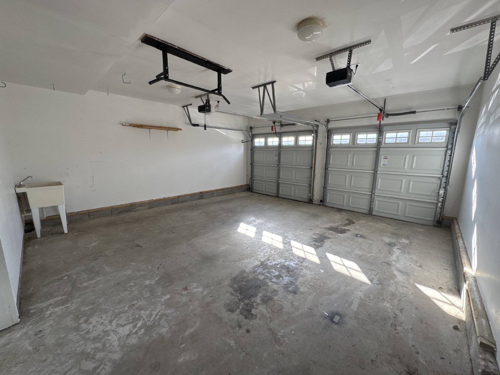 4BR Home in Quiet Bordeaux Cul‑de‑Sac – Easy Access to Downtown property image