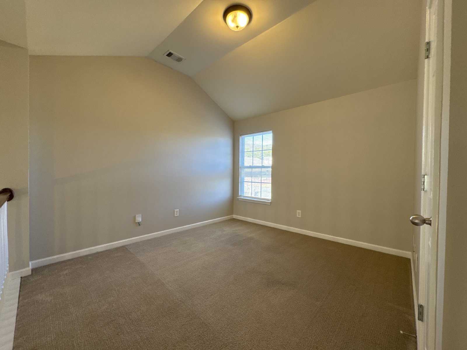 4BR Home in Quiet Bordeaux Cul‑de‑Sac – Easy Access to Downtown property image