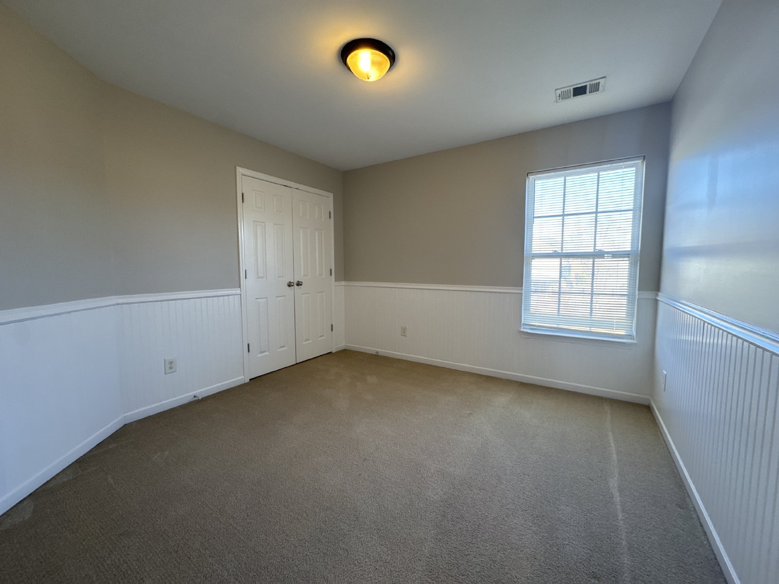 4BR Home in Quiet Bordeaux Cul‑de‑Sac – Easy Access to Downtown property image