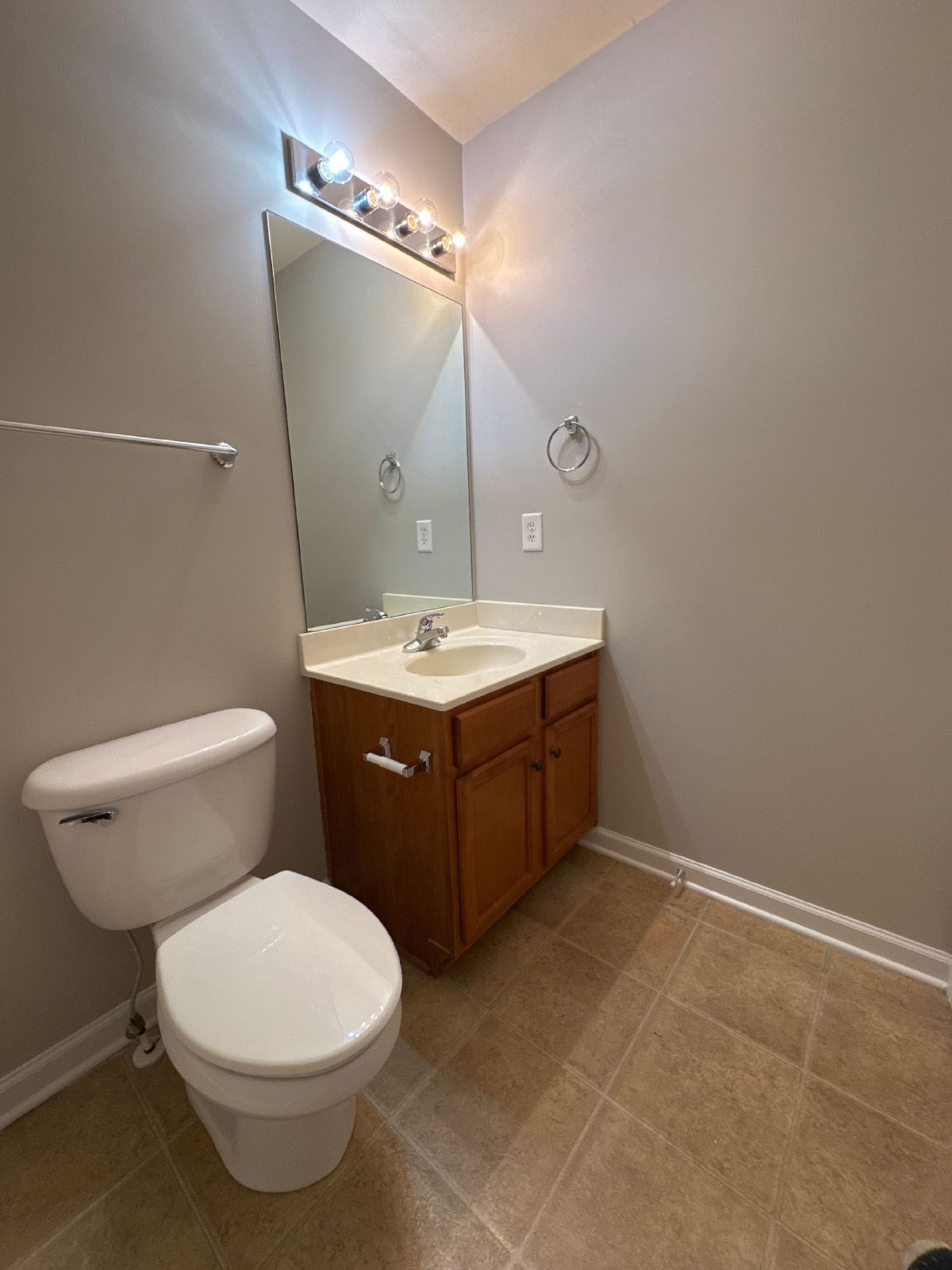 4BR Home in Quiet Bordeaux Cul‑de‑Sac – Easy Access to Downtown property image