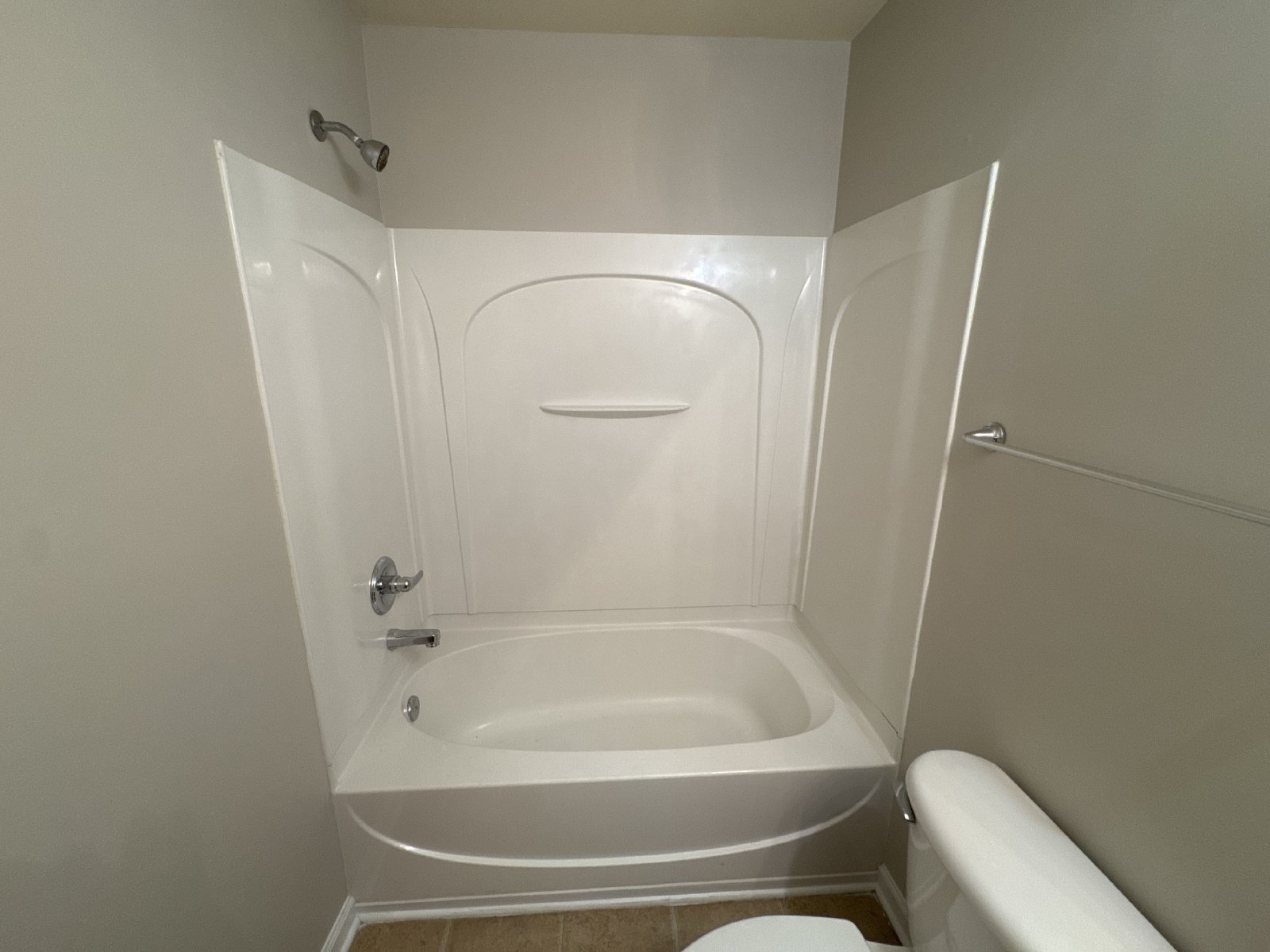 4BR Home in Quiet Bordeaux Cul‑de‑Sac – Easy Access to Downtown property image