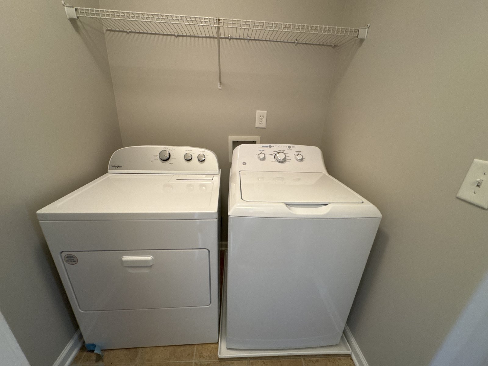 4BR Home in Quiet Bordeaux Cul‑de‑Sac – Easy Access to Downtown property image