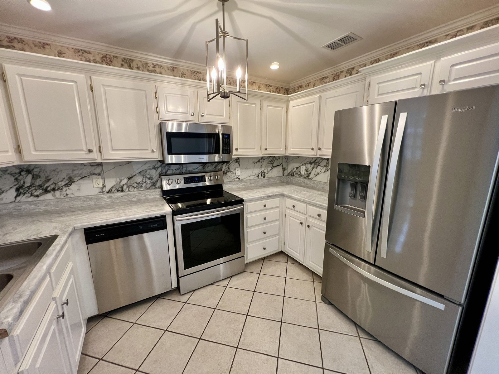 All Brick 3 Bed/2 Bath + 2 Car Garage & Enclosed Back porch property image