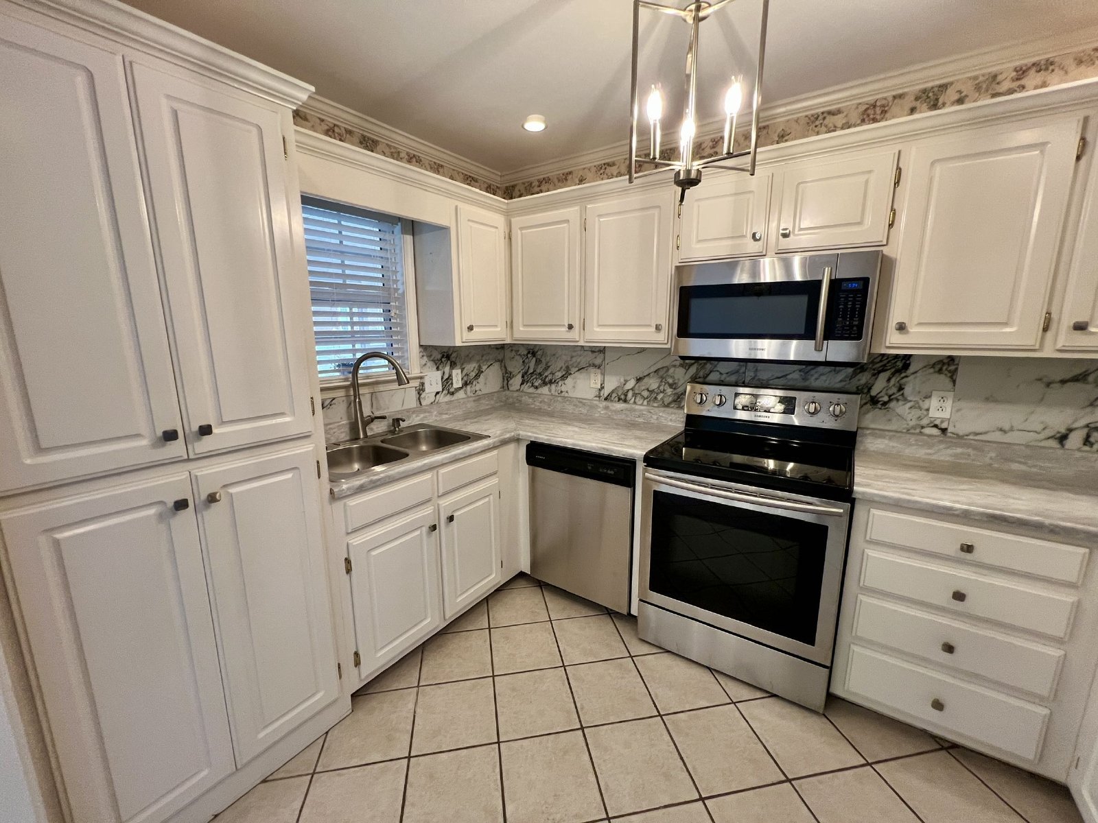 All Brick 3 Bed/2 Bath + 2 Car Garage & Enclosed Back porch property image