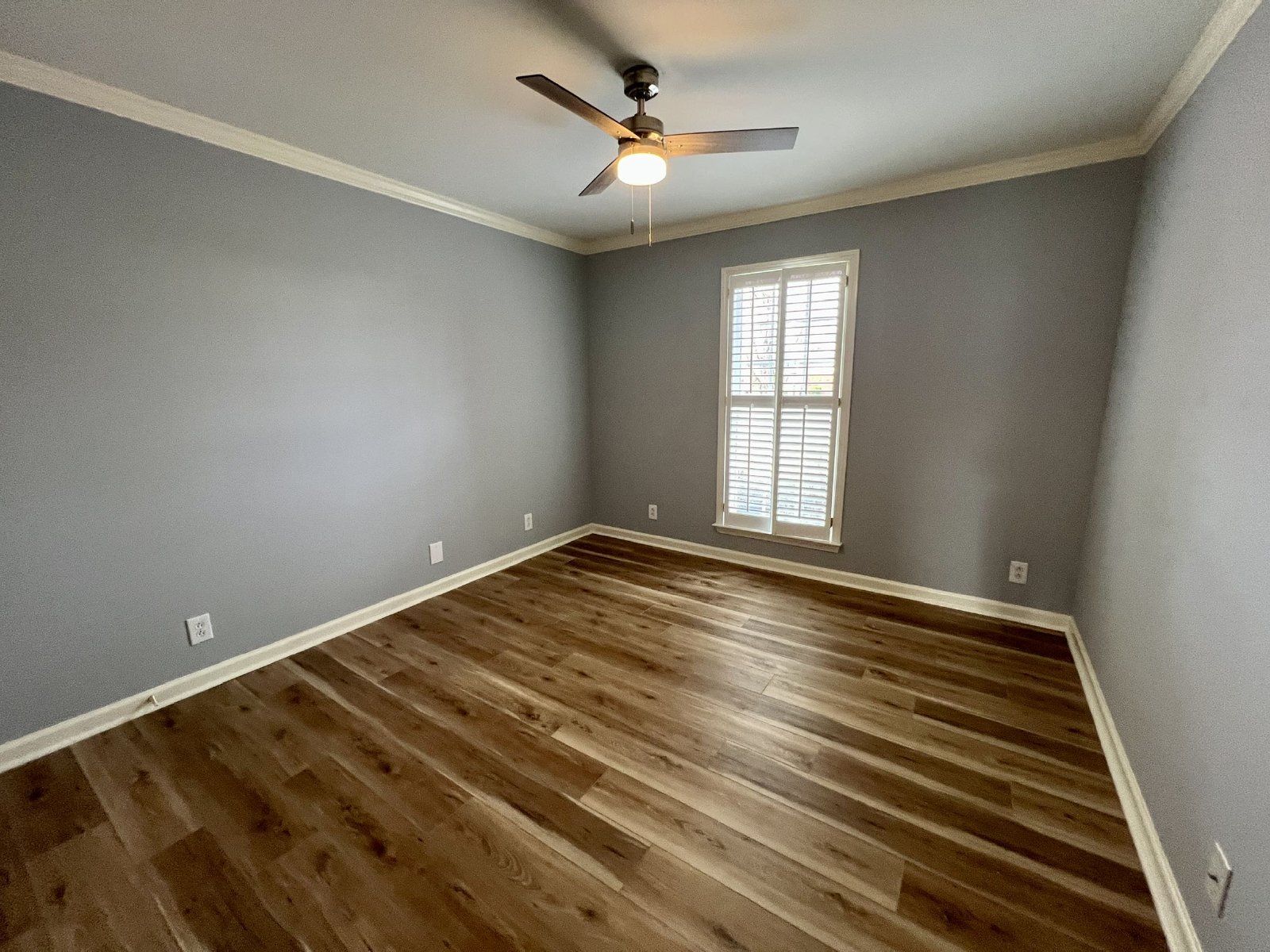 All Brick 3 Bed/2 Bath + 2 Car Garage & Enclosed Back porch property image