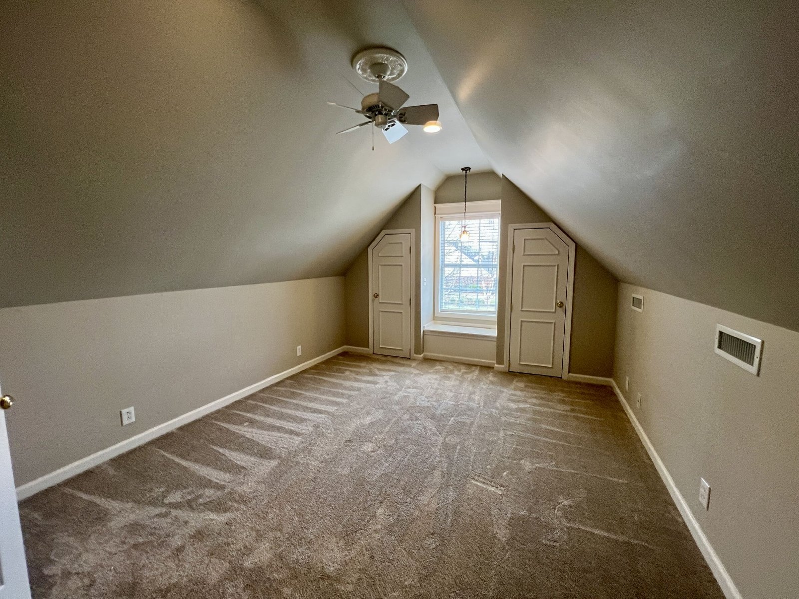 All Brick 3 Bed/2 Bath + 2 Car Garage & Enclosed Back porch property image