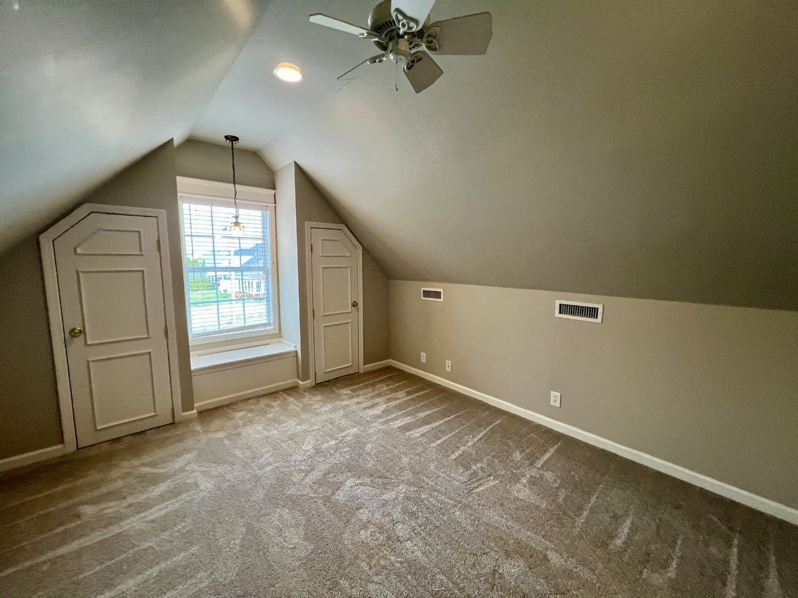 All Brick 3 Bed/2 Bath + 2 Car Garage & Enclosed Back porch property image