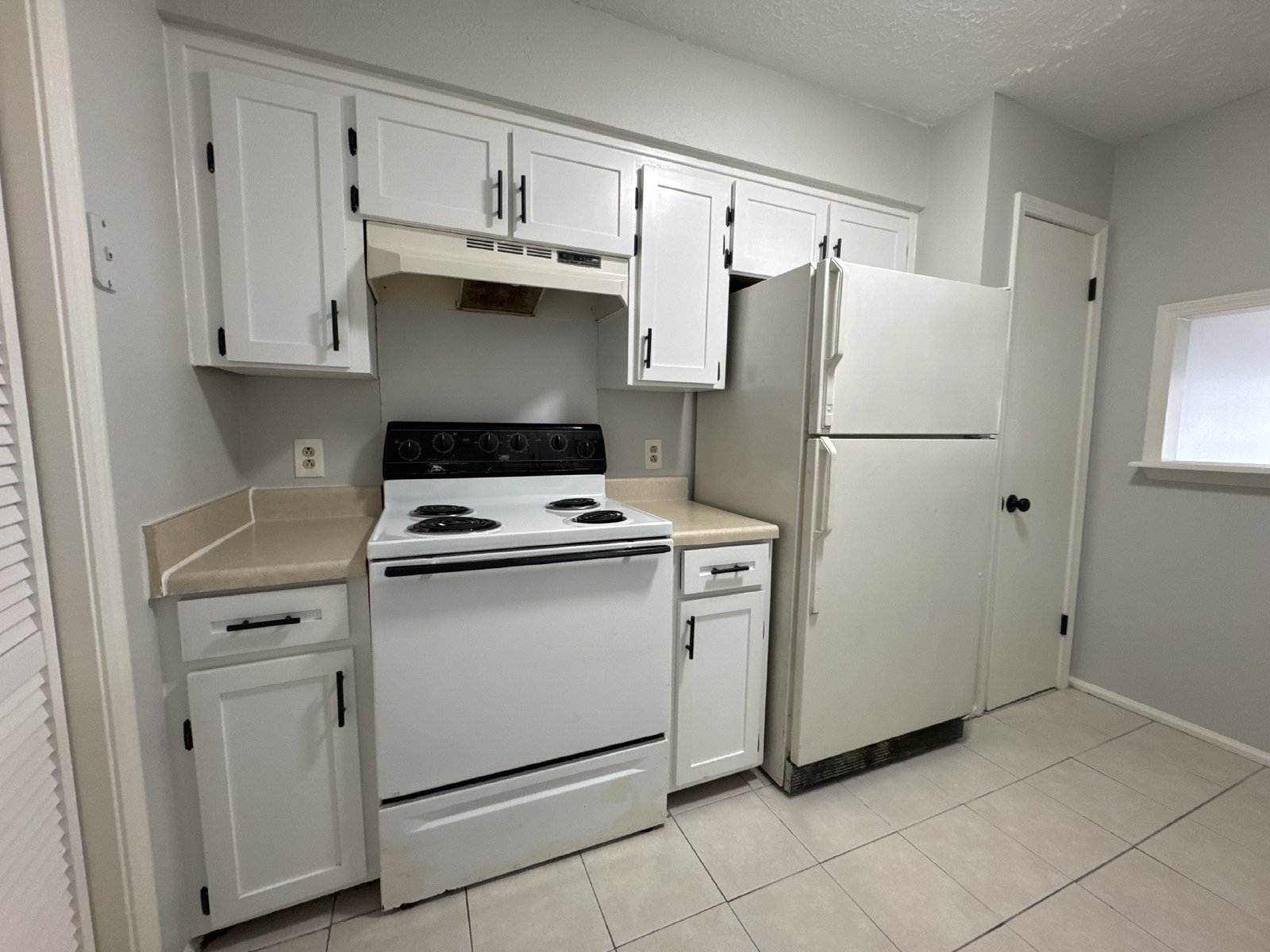 Updated 3BR Home Near Percy Priest & Airport – Fenced Yard & Easy Commute property image