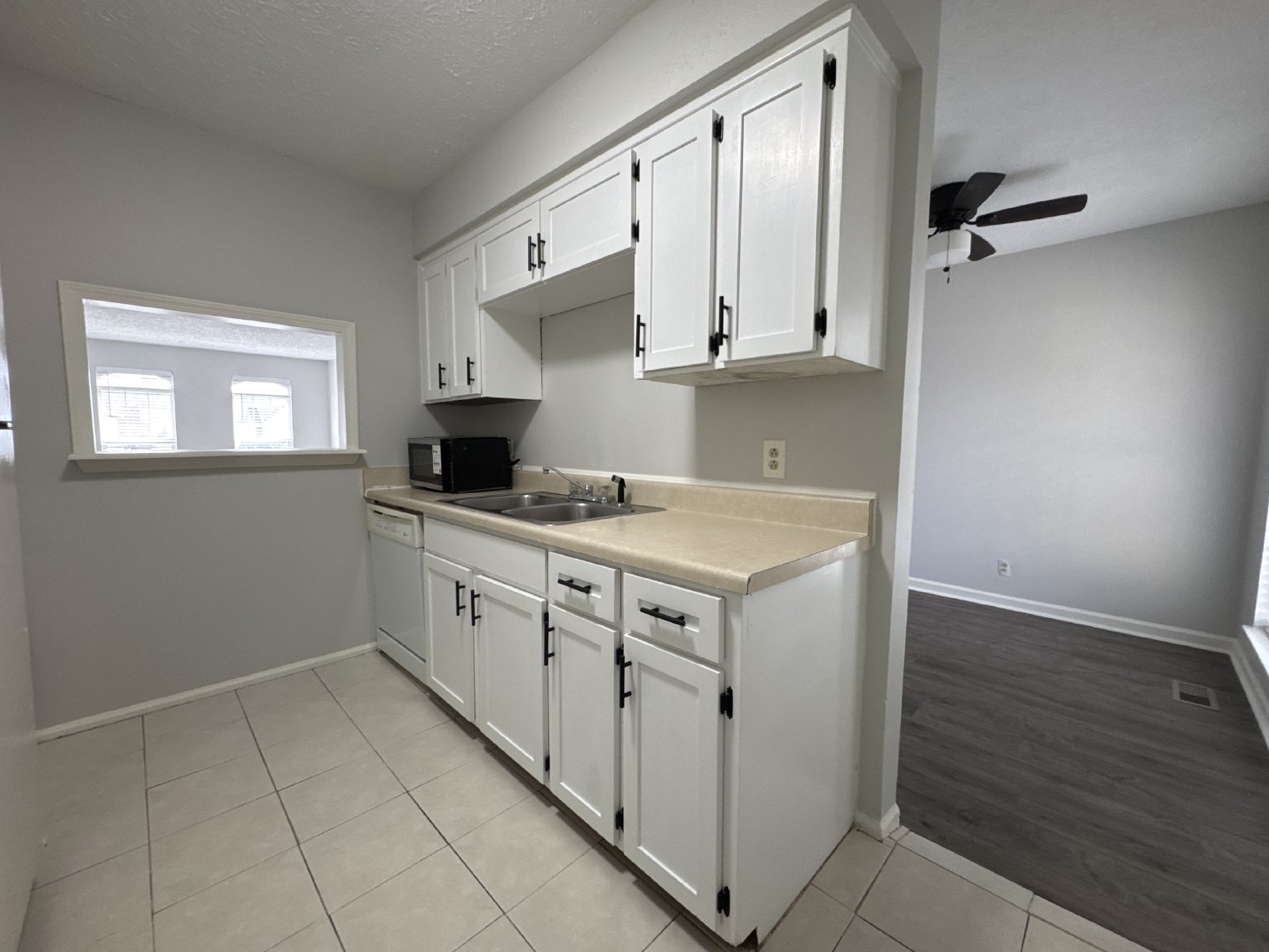 Updated 3BR Home Near Percy Priest & Airport – Fenced Yard & Easy Commute property image