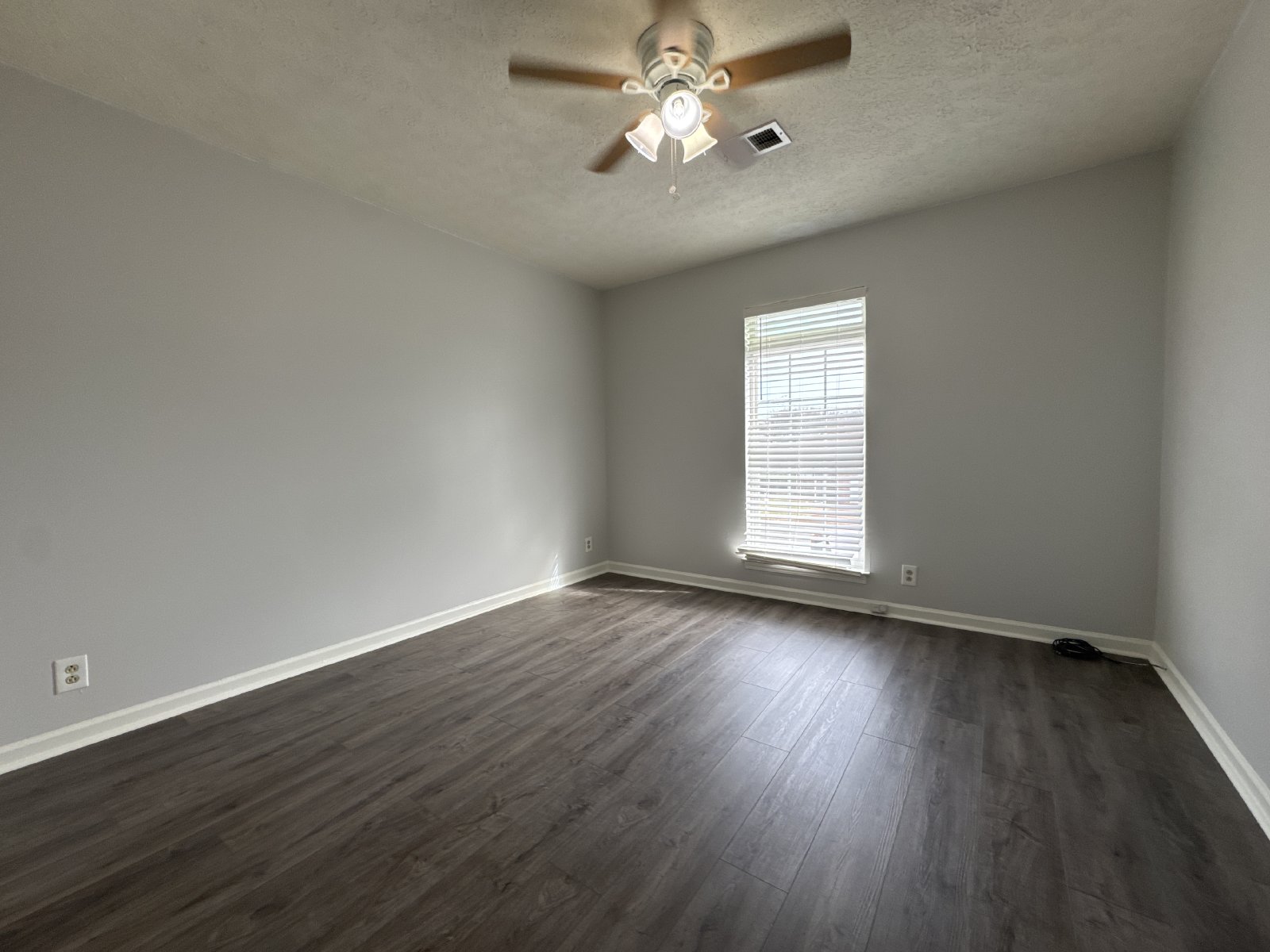 Updated 3BR Home Near Percy Priest & Airport – Fenced Yard & Easy Commute property image