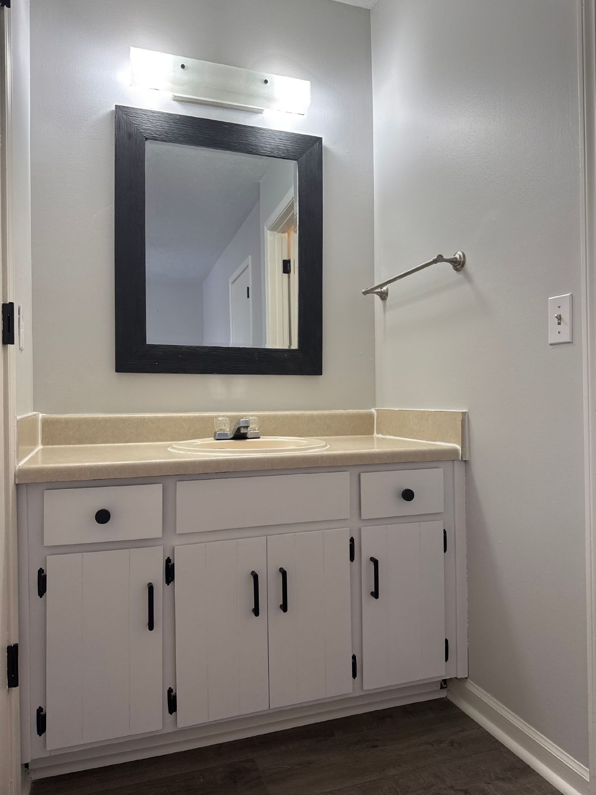 Updated 3BR Home Near Percy Priest & Airport – Fenced Yard & Easy Commute property image