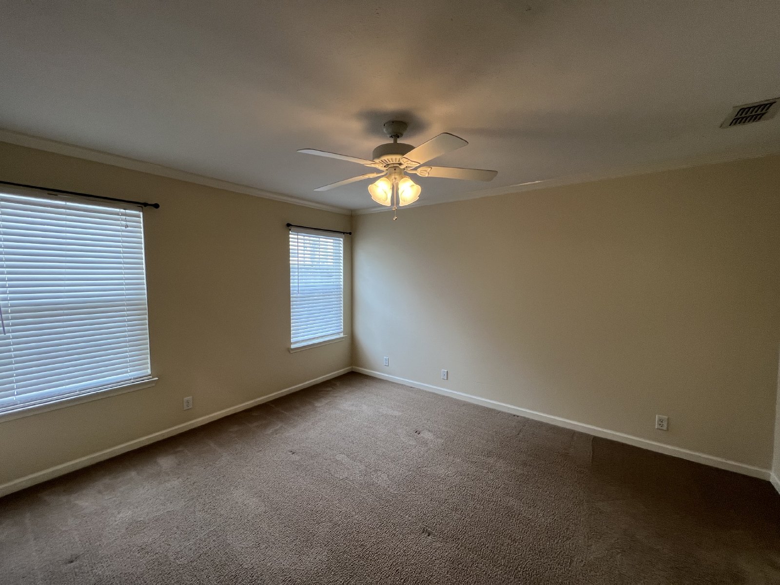 Available Now 3 BR 2 Bath Home in Lavernge with Fenced in Backyard! property image