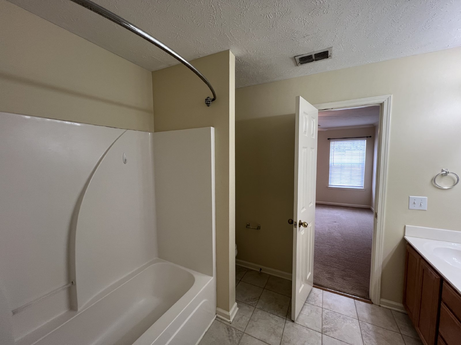 Available Now 3 BR 2 Bath Home in Lavernge with Fenced in Backyard! property image