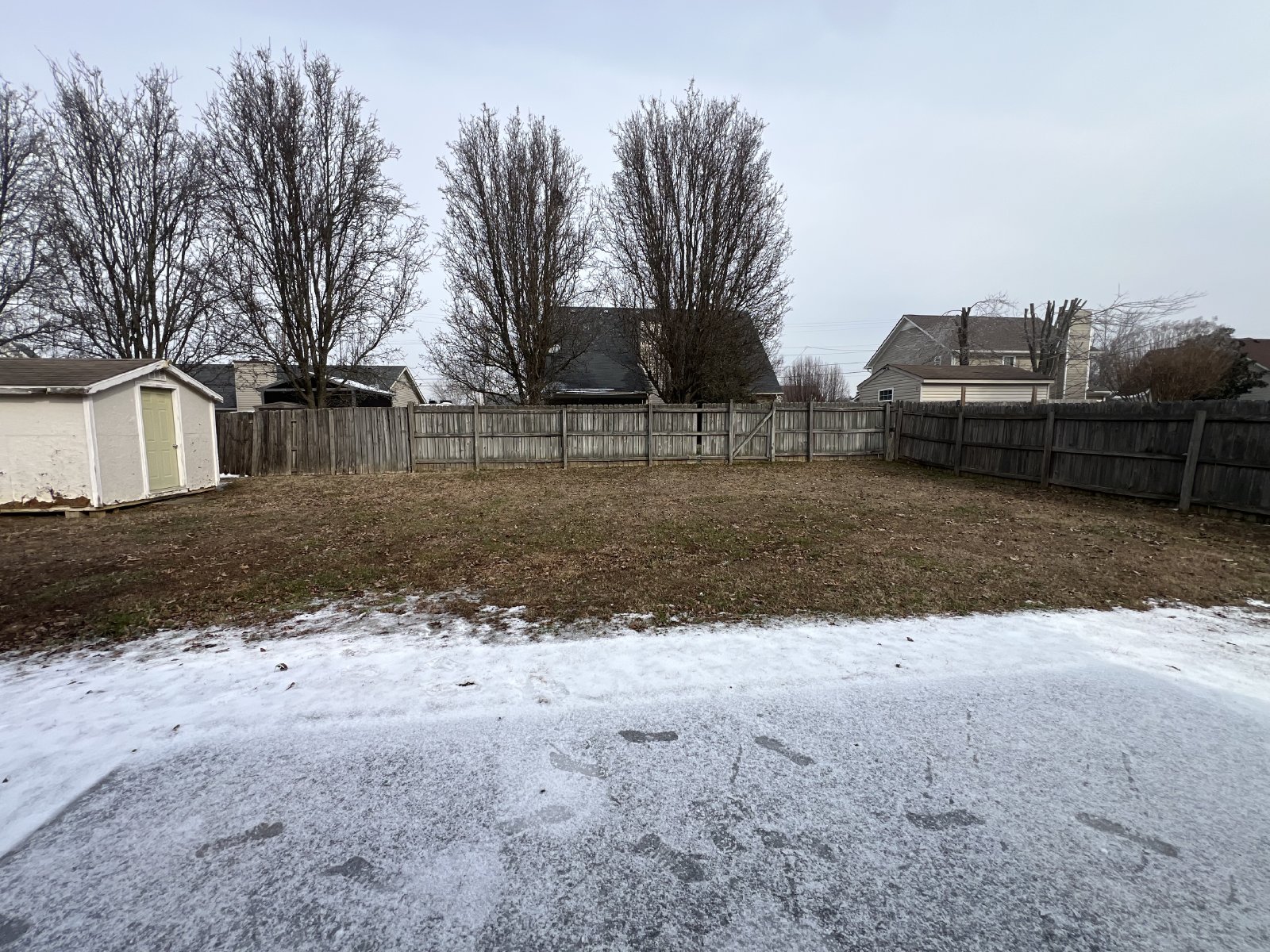 Available Now 3 BR 2 Bath Home in Lavernge with Fenced in Backyard! property image