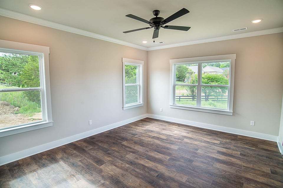 Beautiful 3 Bed, 2.5 Bath, 2 Car Garage - Community Pool & Walking Trail! property image