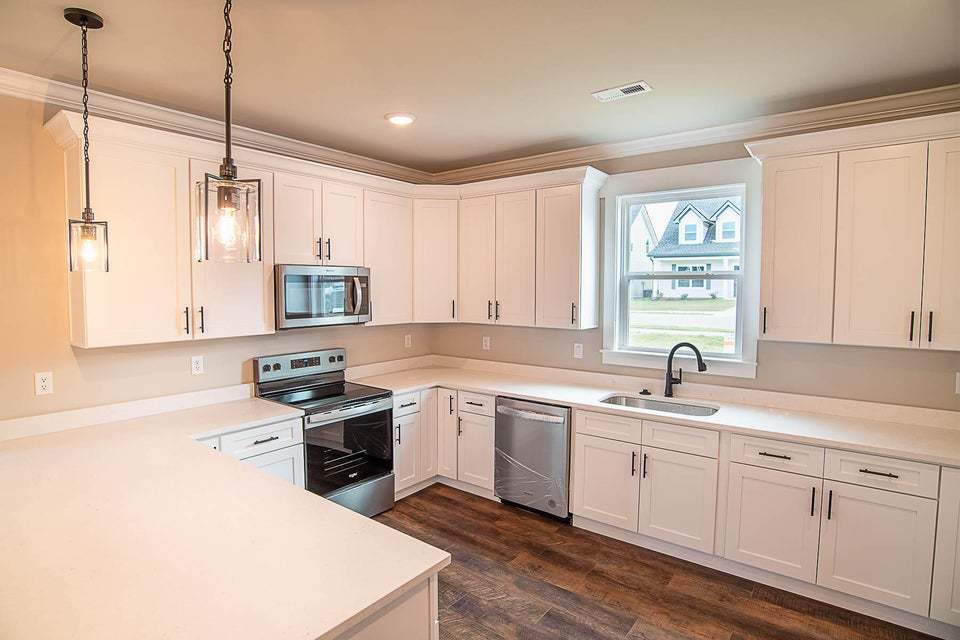 Beautiful 3 Bed, 2.5 Bath, 2 Car Garage - Community Pool & Walking Trail! property image