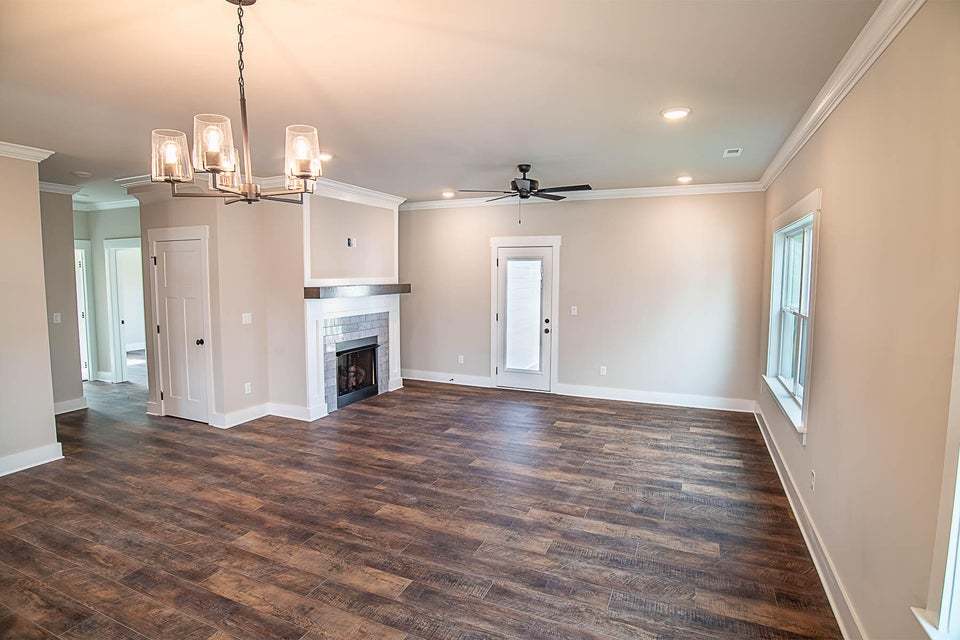 Beautiful 3 Bed, 2.5 Bath, 2 Car Garage - Community Pool & Walking Trail! property image