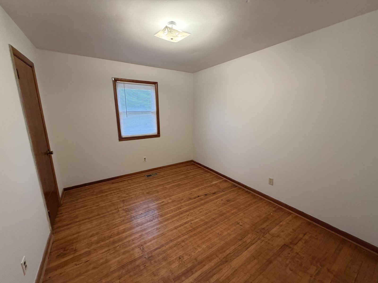 Charming 3 Bed 1 Bath Home in Woodbury property image