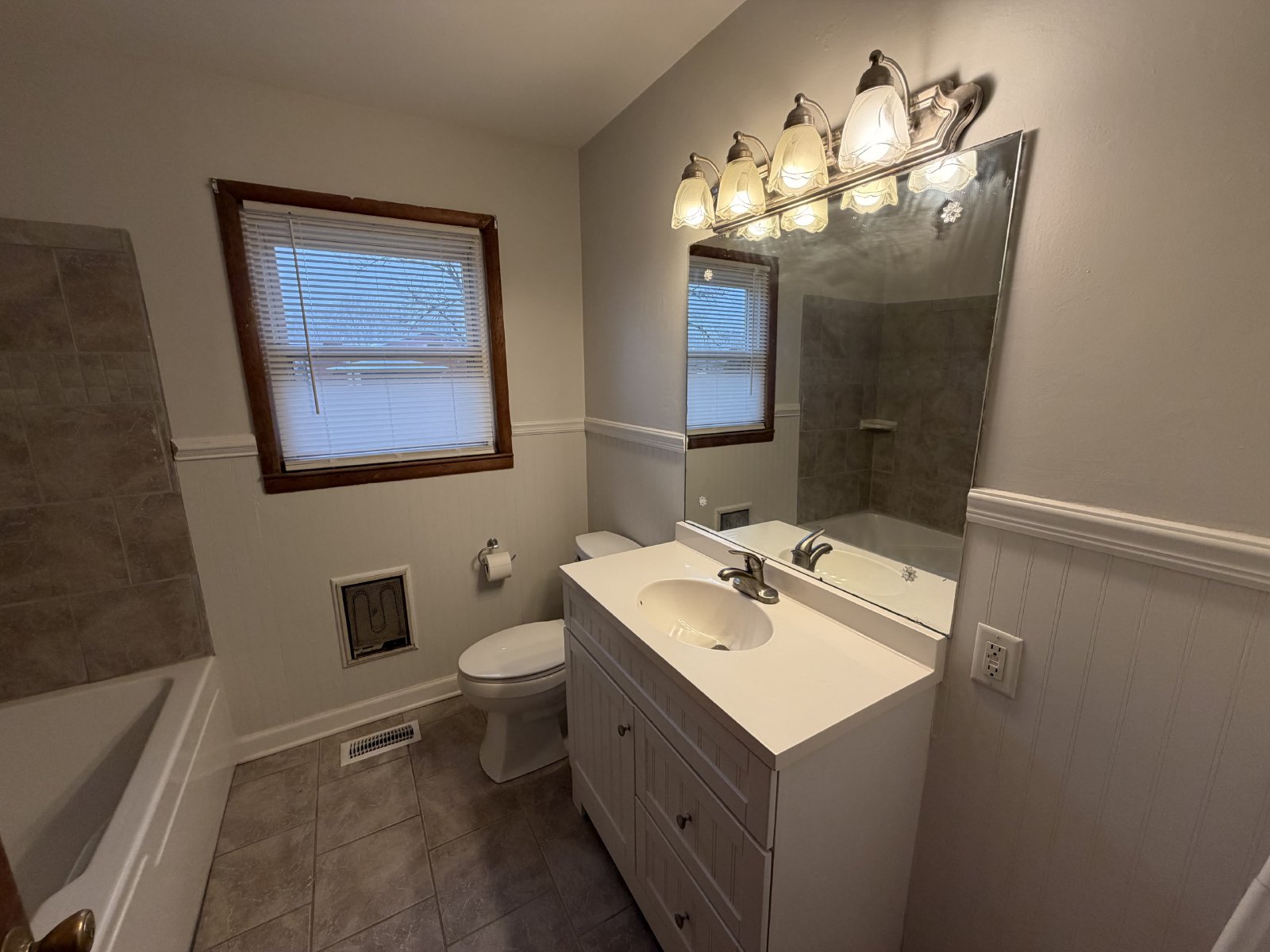 Charming 3 Bed 1 Bath Home in Woodbury property image