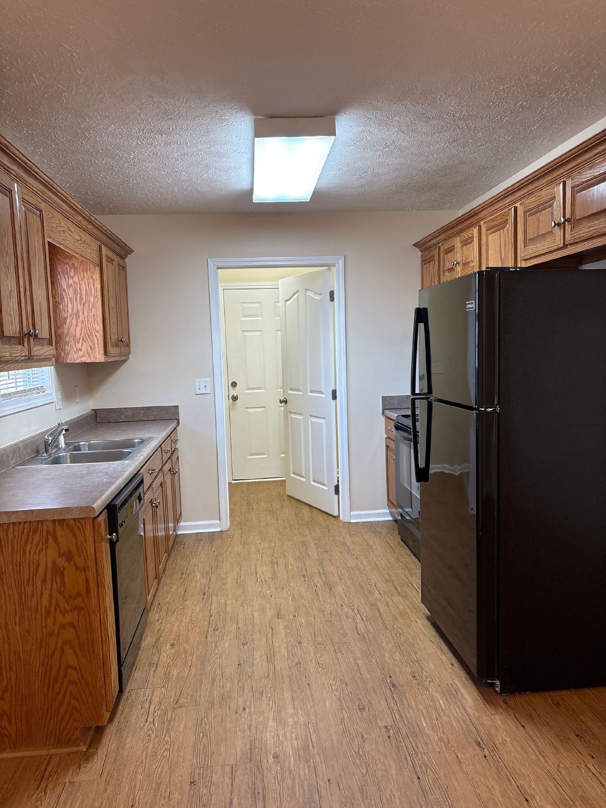 Spacious 3 Bedroom Home with Large Yard!! property image