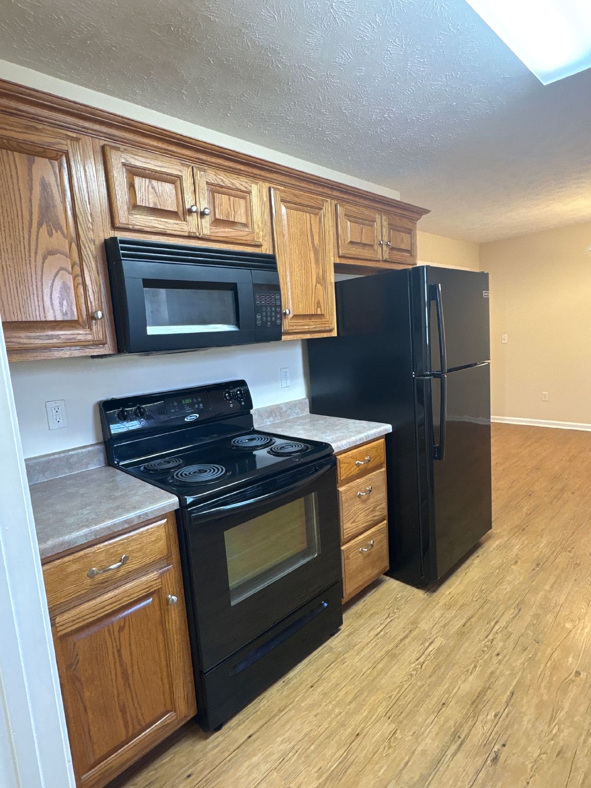 Spacious 3 Bedroom Home with Large Yard!! property image