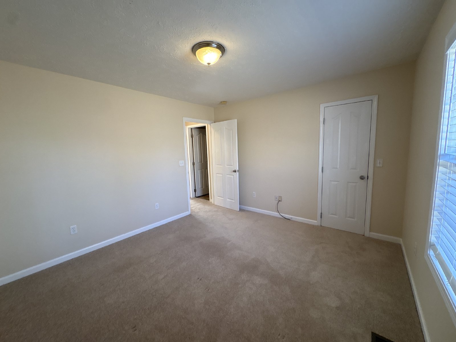 Spacious 3 Bedroom Home with Large Yard!! property image