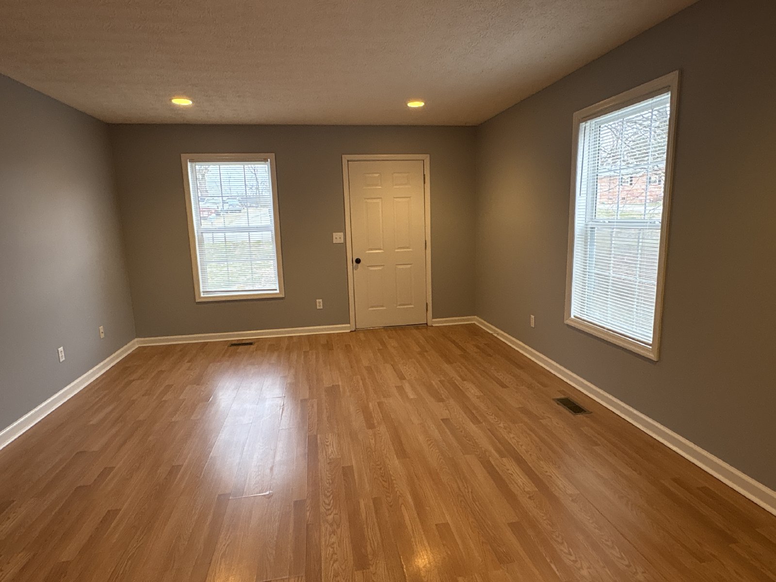 Spacious 2 Bedroom Duplex in Manchester! property image