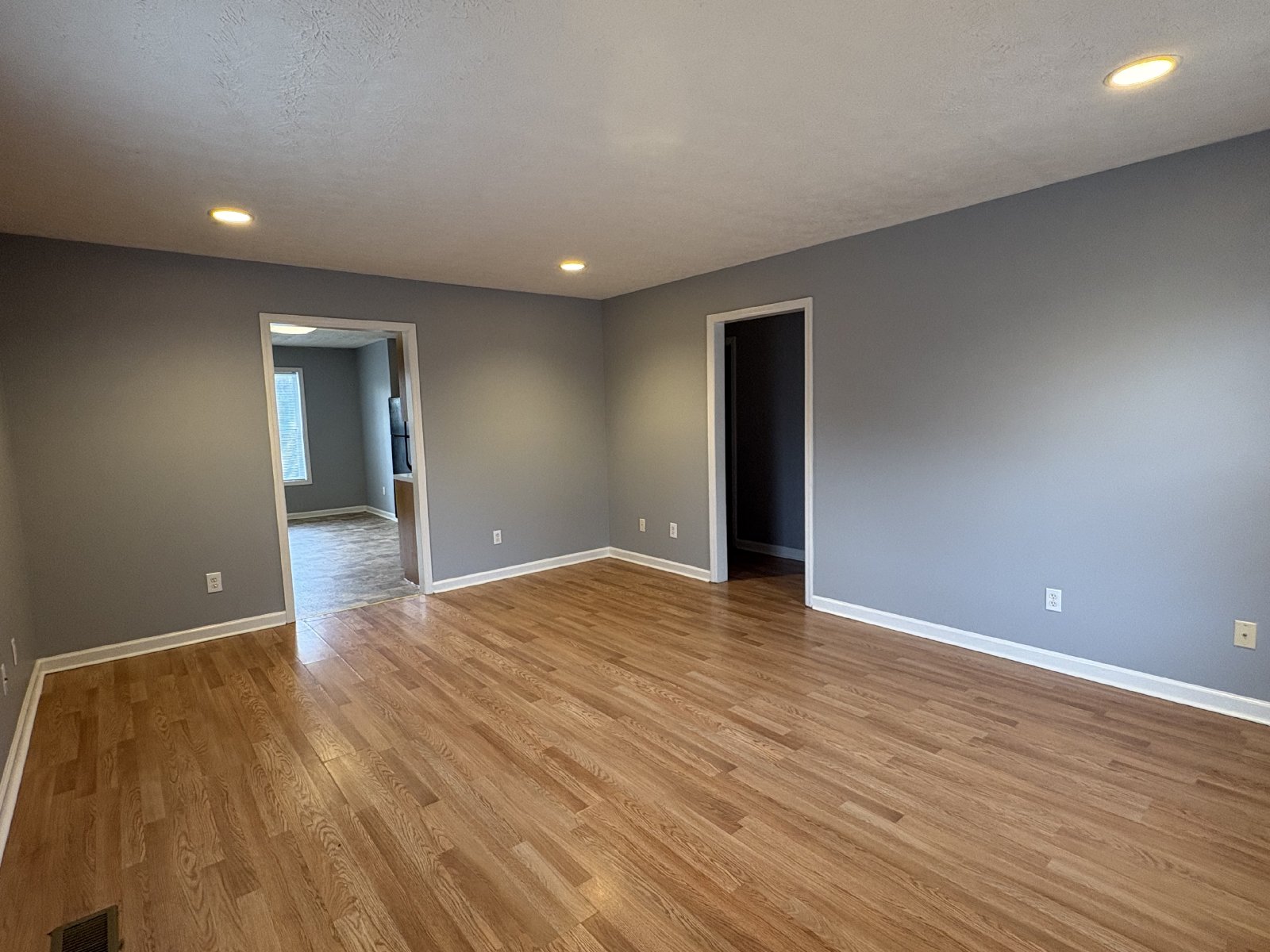 Spacious 2 Bedroom Duplex in Manchester! property image