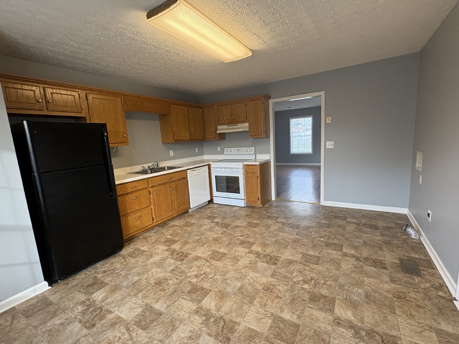 Spacious 2 Bedroom Duplex in Manchester! property image