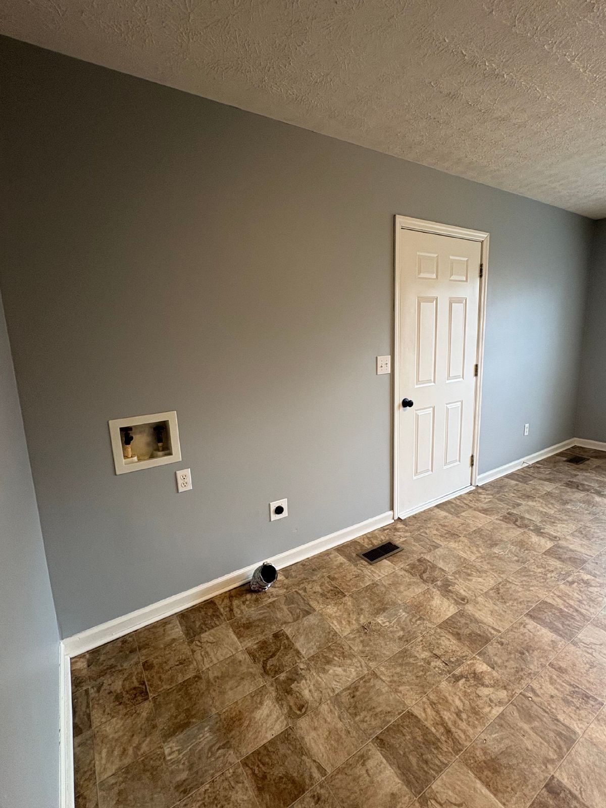 Spacious 2 Bedroom Duplex in Manchester! property image