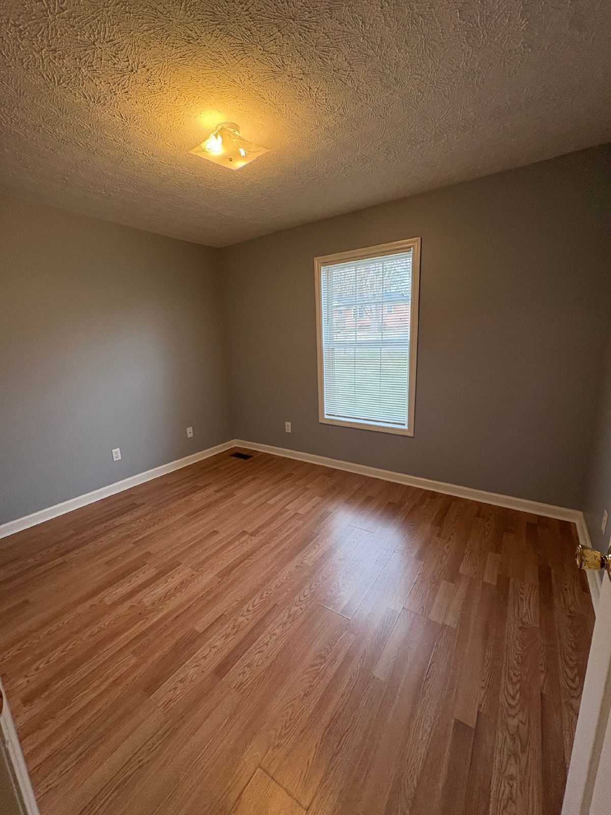 Spacious 2 Bedroom Duplex in Manchester! property image