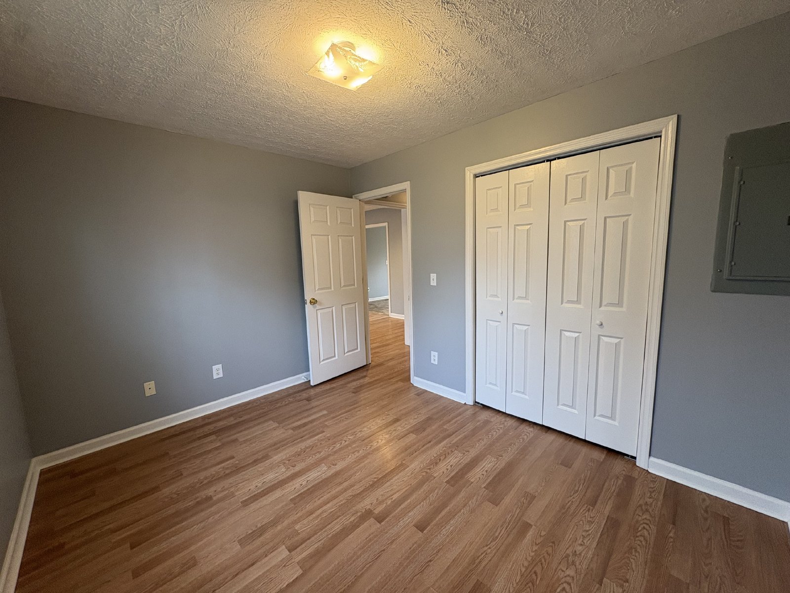 Spacious 2 Bedroom Duplex in Manchester! property image