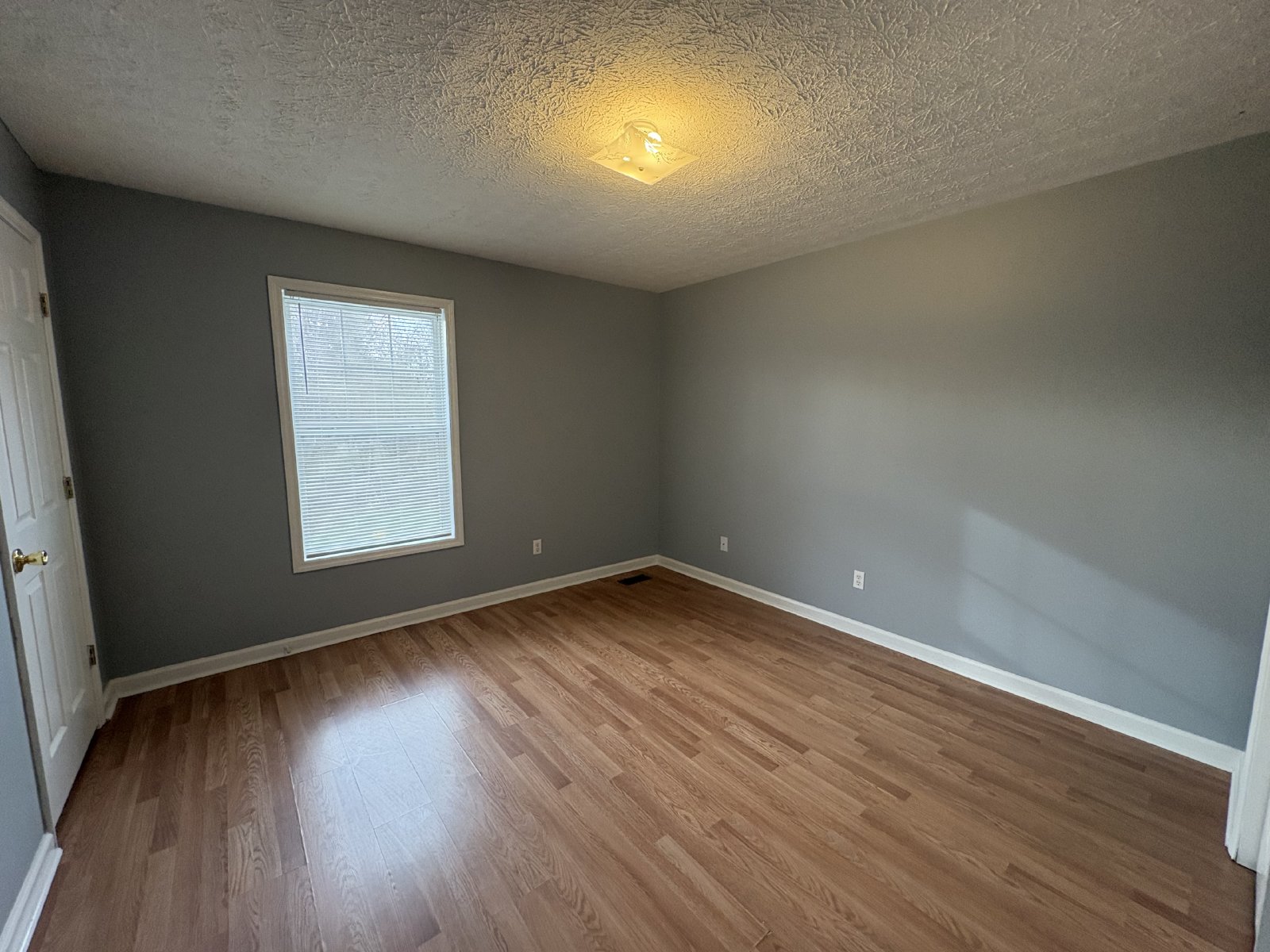 Spacious 2 Bedroom Duplex in Manchester! property image