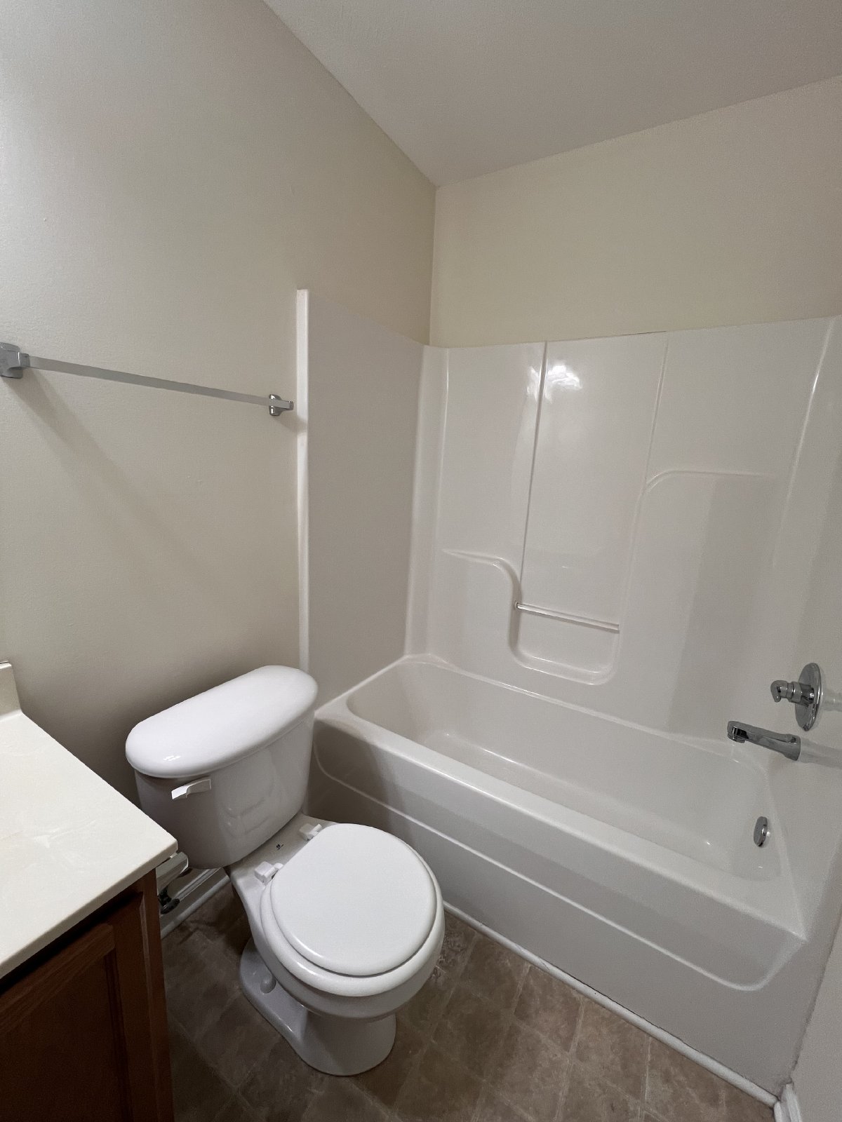 Available Now! 2 Bed, 2.5 Bath Townhome in The Cottages Of Lake Forest property image