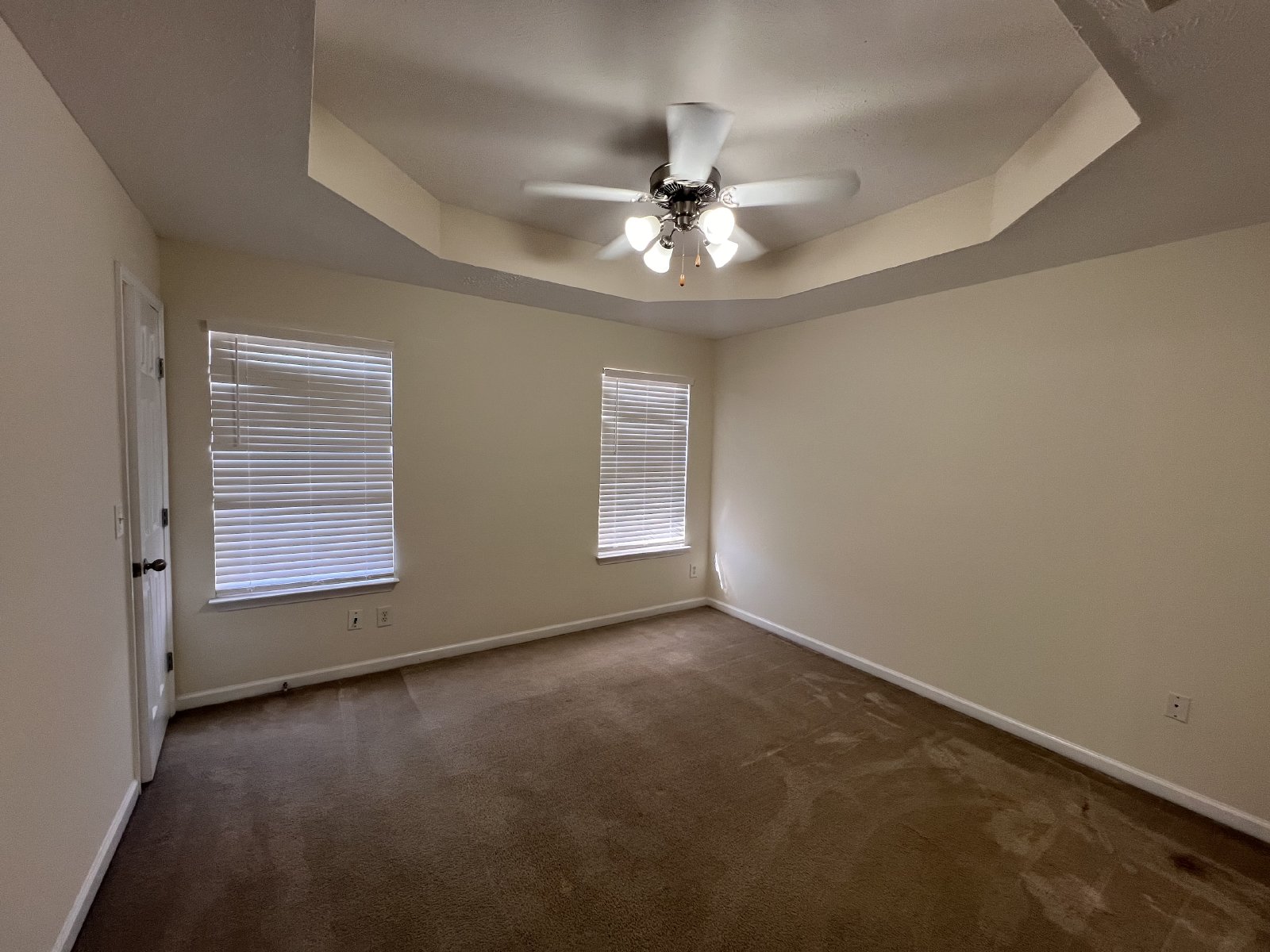 Available Now! 2 Bed, 2.5 Bath Townhome in The Cottages Of Lake Forest property image