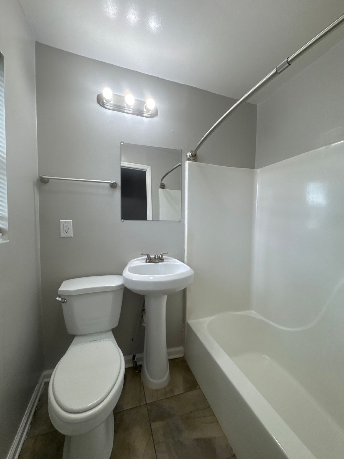 1 Bedroom Efficiency – Close to Downtown Nashville – Section 8 Accepted property image