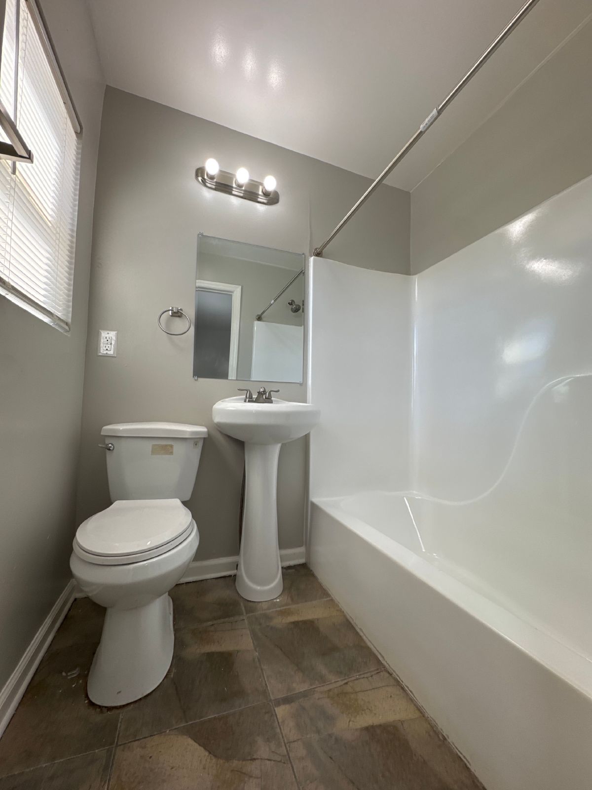 1 Bedroom Efficiency – Close to Downtown Nashville – Section 8 Accepted property image