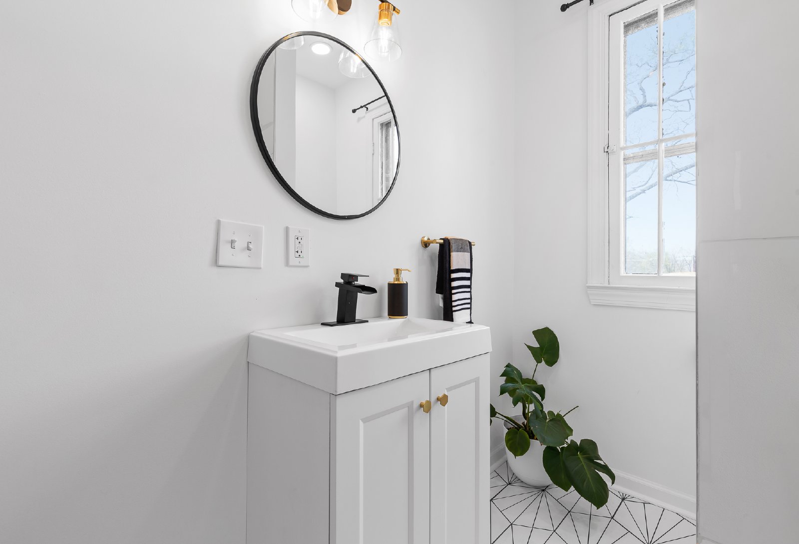 Charming + Modern Highland Park Home - 3 Beds, 2 Baths, Fenced Yard, + Plenty of Parking! property image