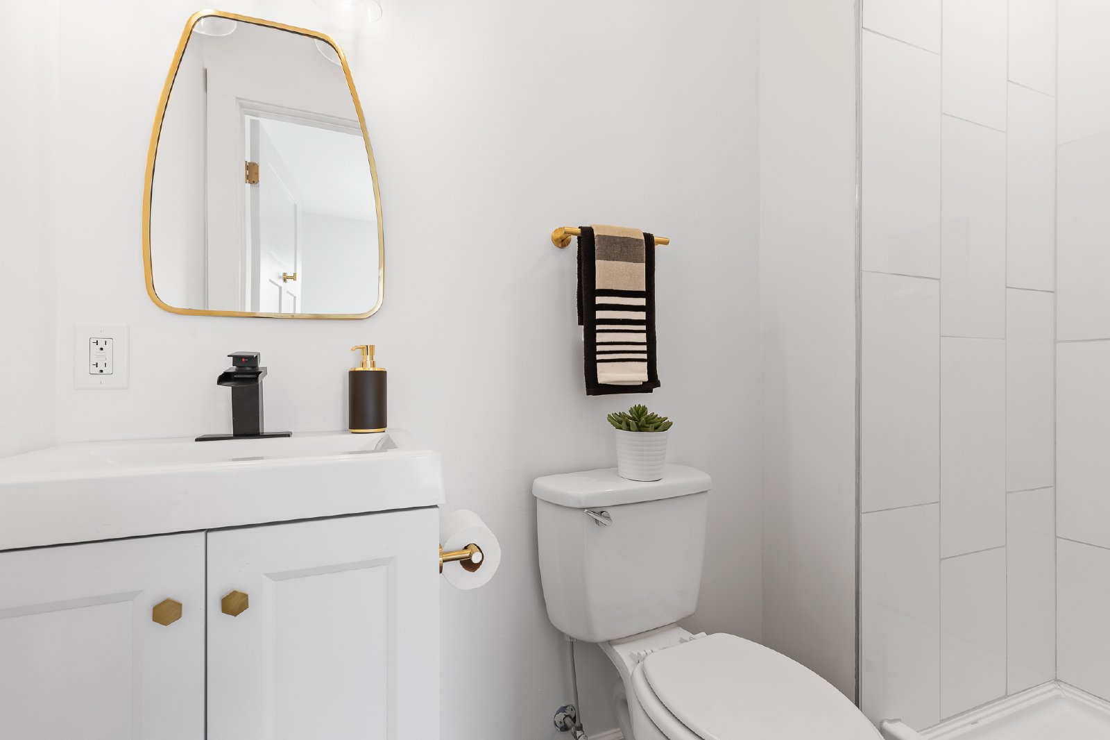 Charming + Modern Highland Park Home - 3 Beds, 2 Baths, Fenced Yard, + Plenty of Parking! property image