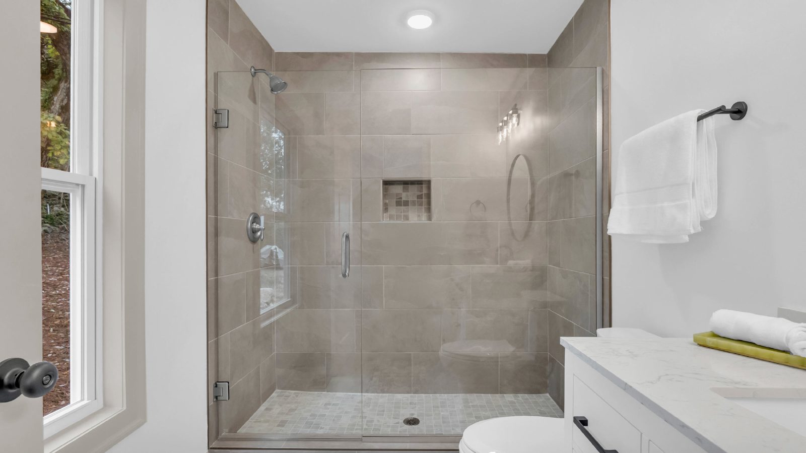 Retreat Like Feel + Practically New! 4 Beds, 3 Baths, Over 2,000 Sq Ft. with Glimpses of Nickajack Lake! property image