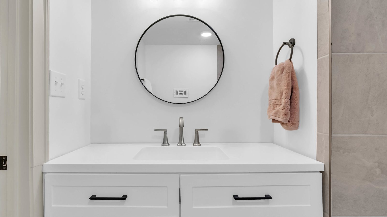 Retreat Like Feel + Practically New! 4 Beds, 3 Baths, Over 2,000 Sq Ft. with Glimpses of Nickajack Lake! property image