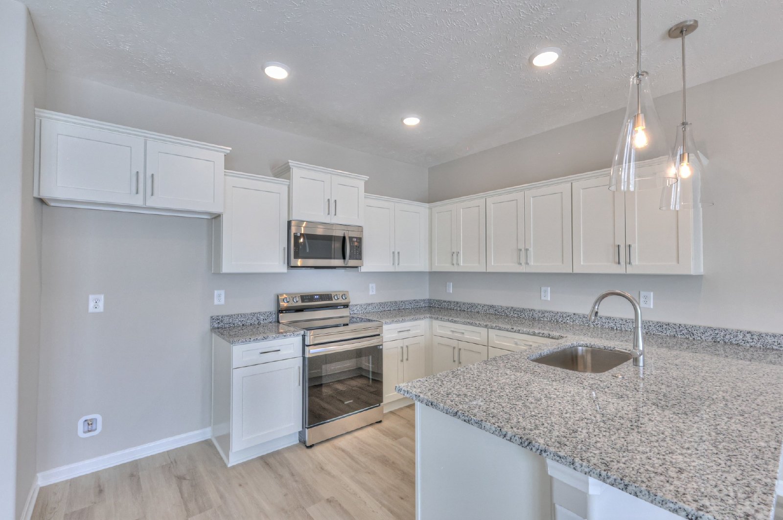 HALF OFF MOVE IN SPECIAL....BRAND NEW Luxury Townhome in Tullahoma!! property image