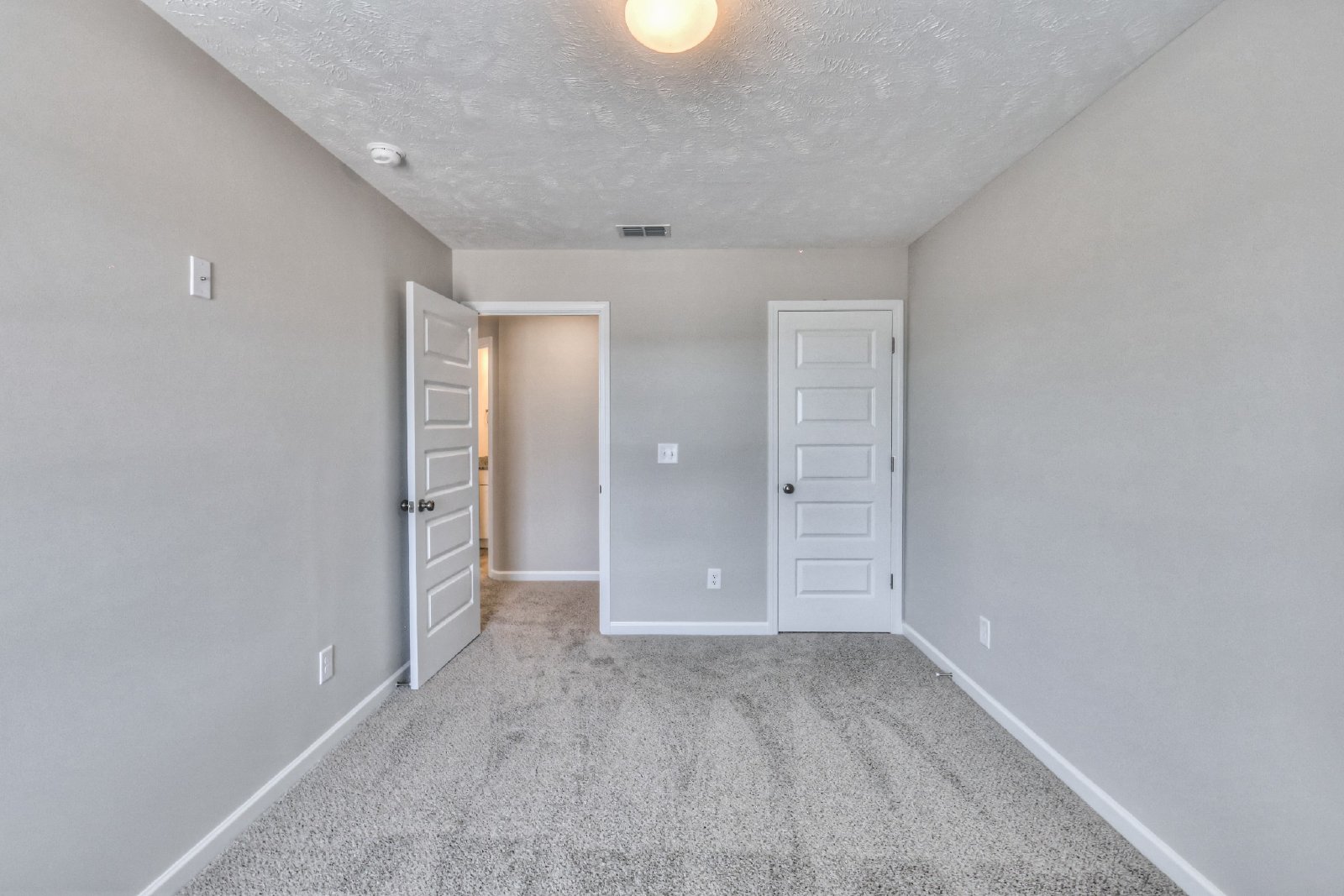 HALF OFF MOVE IN SPECIAL....BRAND NEW Luxury Townhome in Tullahoma!! property image