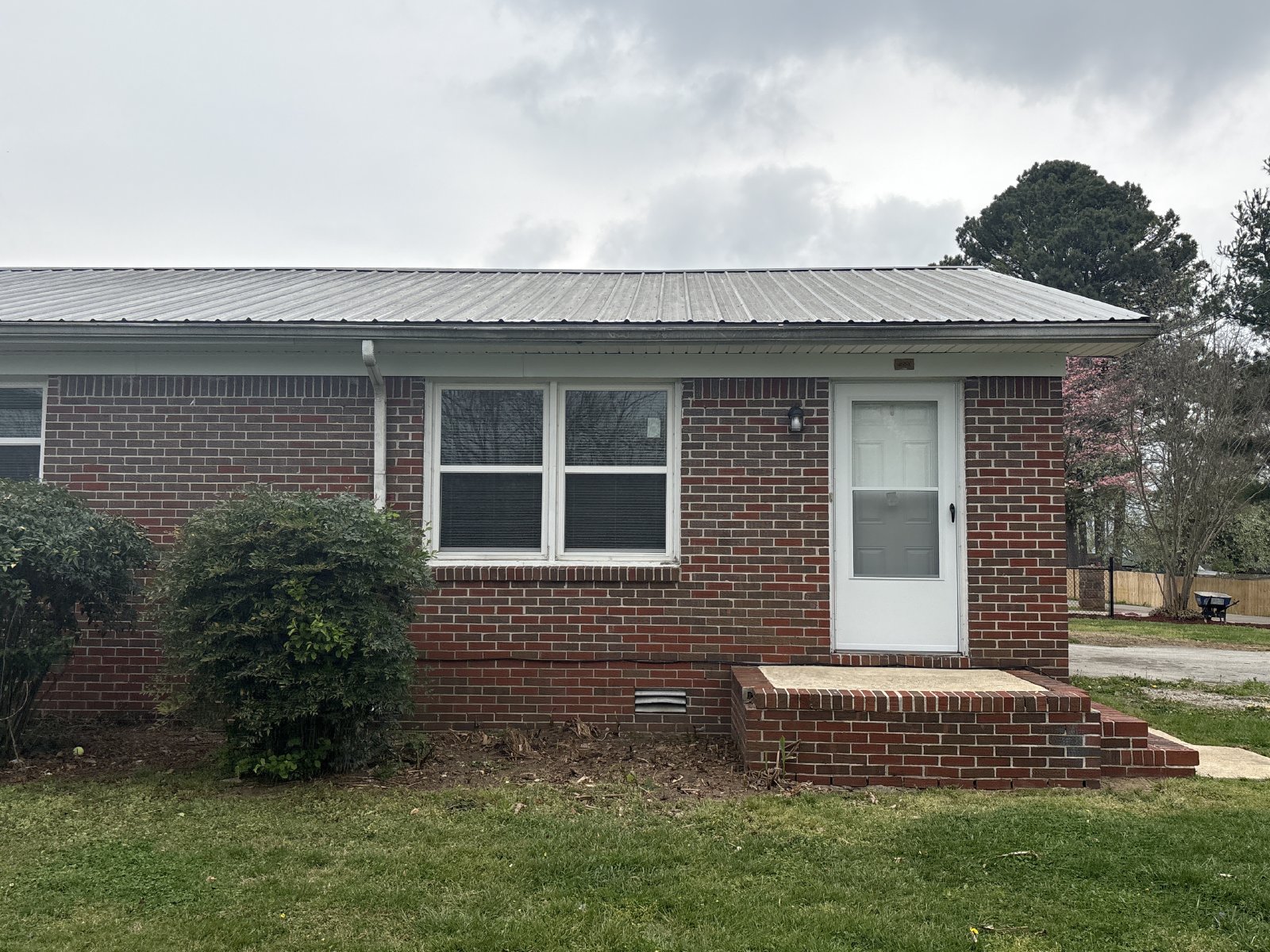 Freshly Renovated 2 Bedroom Duplex in Decherd! property image